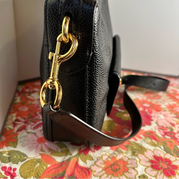 Marc Jacobs Lock That Messenger Crossbody - Picture 6 of 16